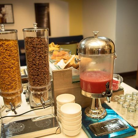 Hotel Abigail Goradia'S Ширді Екстер'єр фото